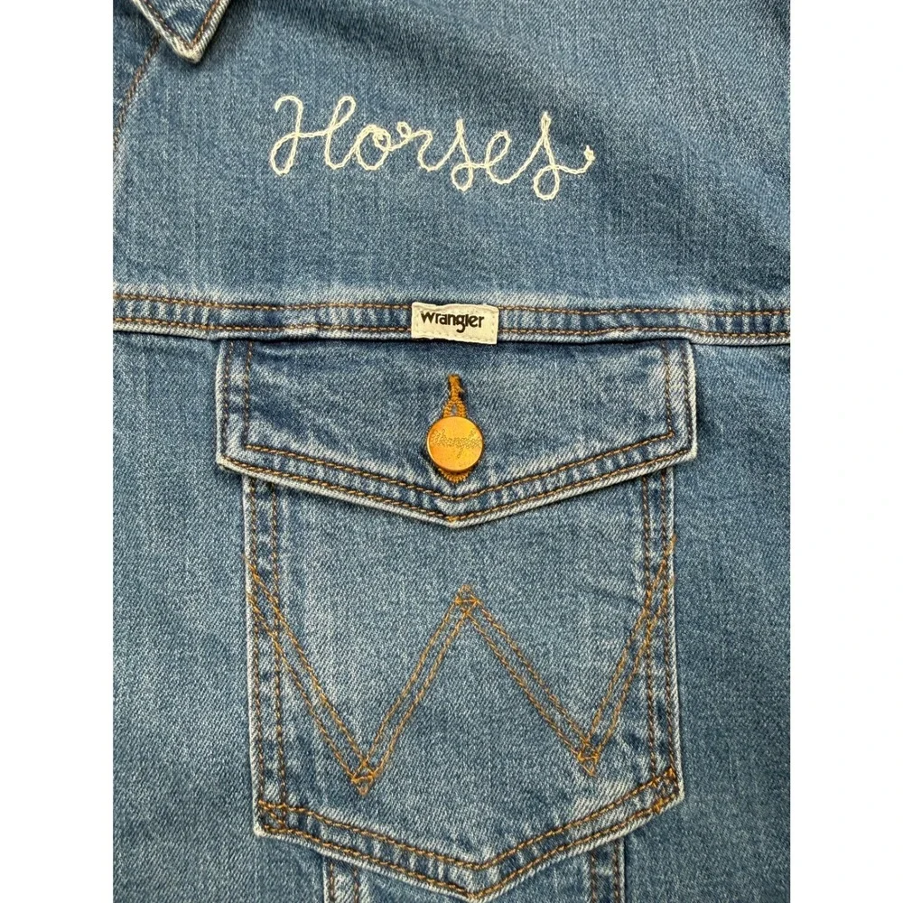 Wrangler Slow Horses Embroidered Denim Blue Trucker Jacket Medium Wash Mens L